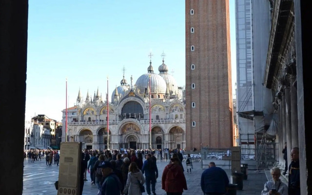 Calle Marcello 5888A Rio del Piombo