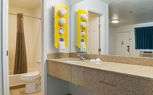 Motel 6 Bay Saint Louis, MS