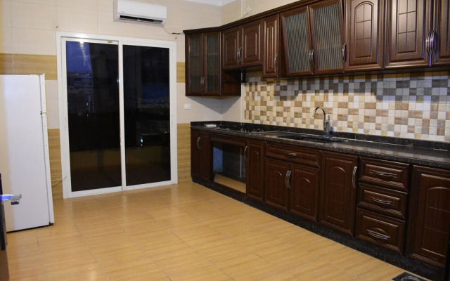 Crown Royal Hotel Tyr