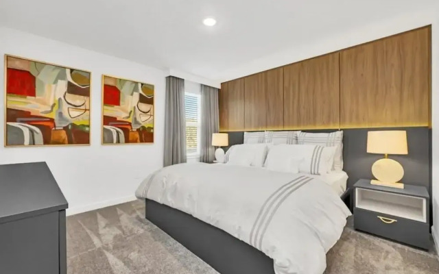 2940 Penel 9 Bedroom Home