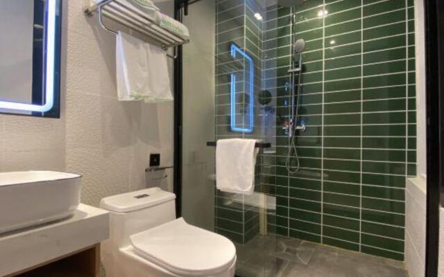 GreenTree Inn Select Hotel (Jiaxiang Railway Station)