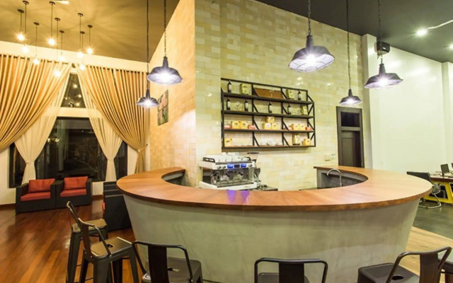 Yeak Loam Hotel