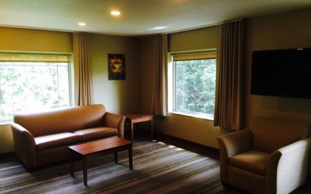 The East Avenue Inn & Suites