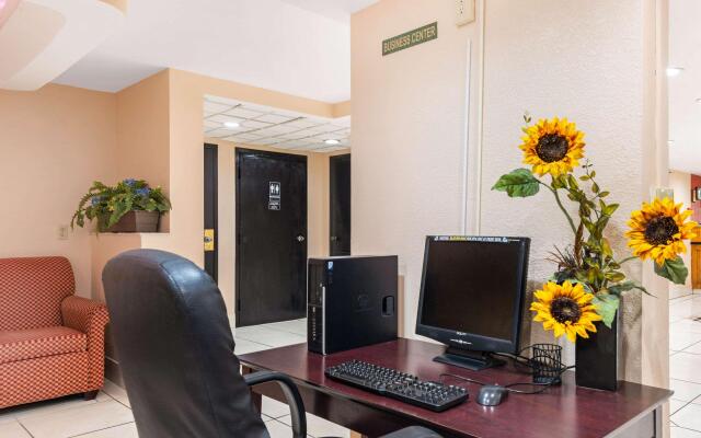 Quality Inn & Suites Orlando Airport