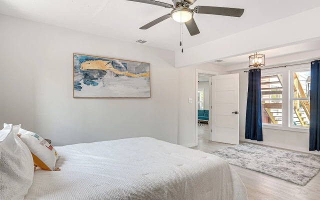Pet-friendly Galveston Retreat < 1 Mi to Beaches!