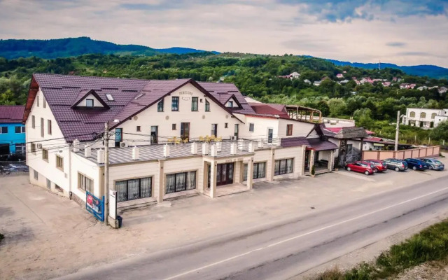 Hostel Roata Cu Noroc