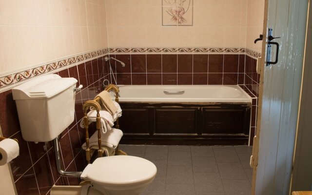 The Fox & Hounds Inn