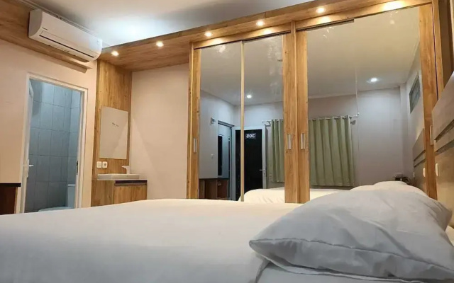 Karana Guesthouse Syariah Bandung & Luang Cafe
