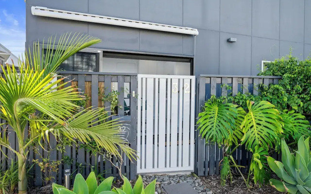 1 Bedroom Modern Townhouse in Casuarina