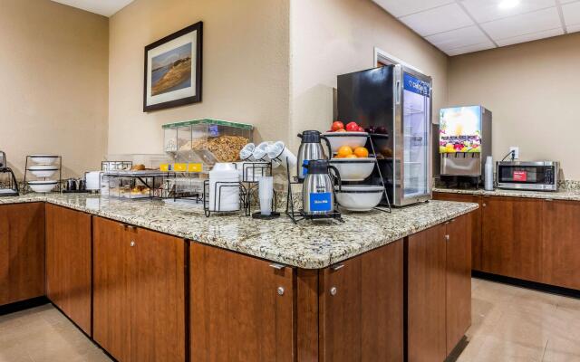 Comfort Inn & Suites Airport - American Way