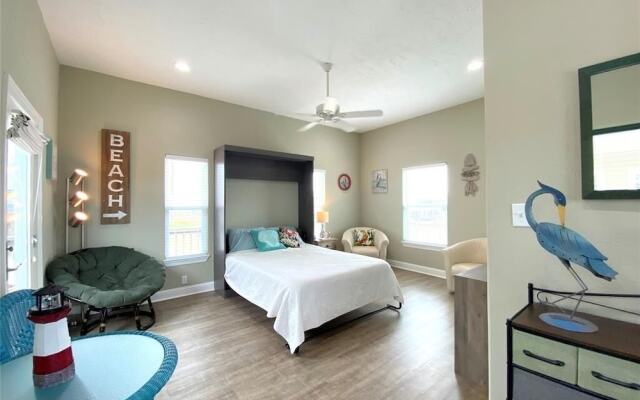 Sea Beauty 3 Bedroom Home by RedAwning