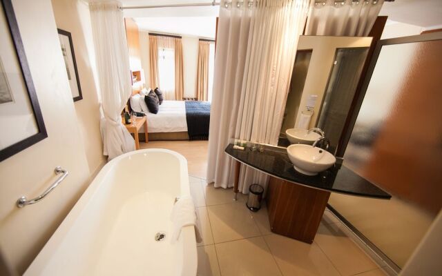 Island Club Hotel & Apartments