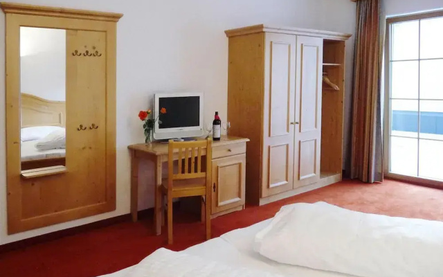 Chalet in Fiss With Panoramic Mountain Views