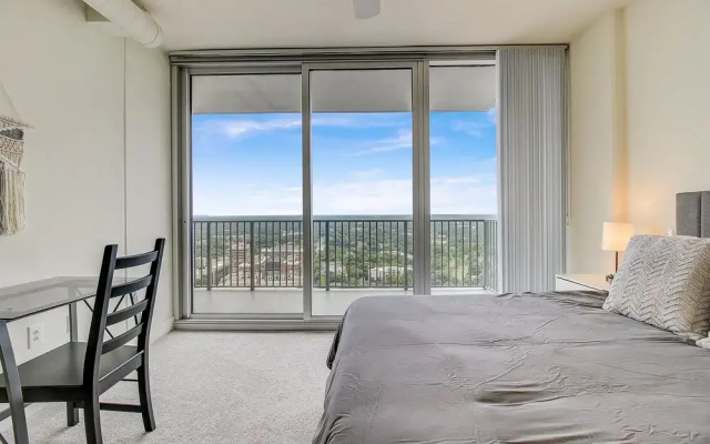 FRONTDESK The VUE Apts Uptown Charlotte
