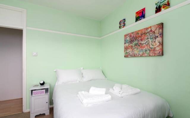 Cute 2BR Home Near Tower Bridge, 4 Guests