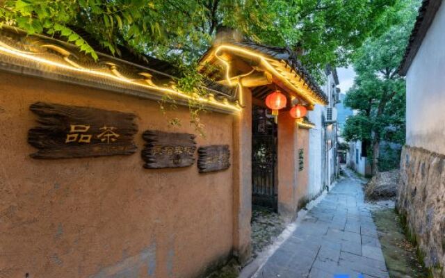 Yupingge·Long history Viewing Huizhou Design Homestay (Hongcun Pingshan Scenic Area)