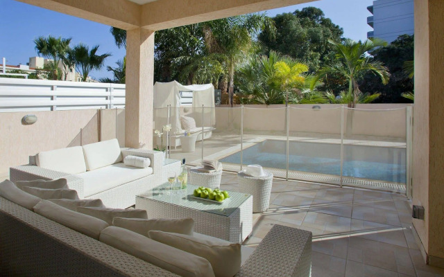 Michelle Pernera Villas