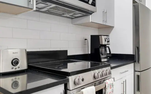 Charming 1BR Lakeside
