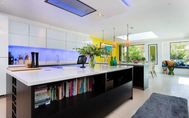 Veeve - Five Bedroom House In Wandsworth