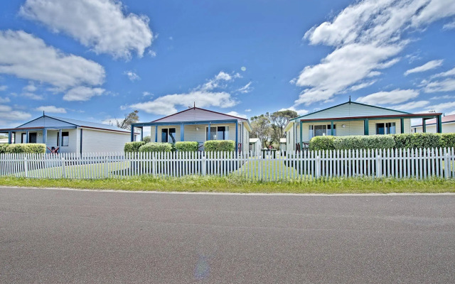 Acclaim Rose Gardens Beachside Holiday Park