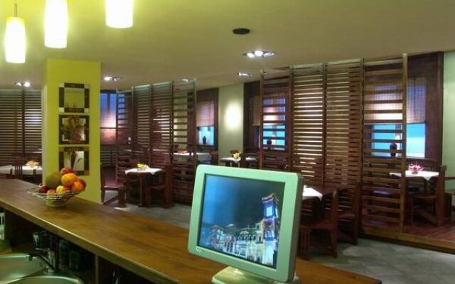 Oasis Hotel