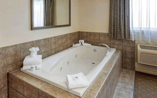 Comfort Inn & Suites Thousand Islands Harbour District