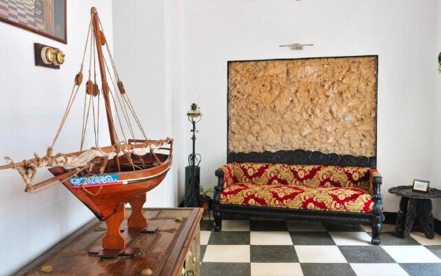 Dhow Palace Hotel