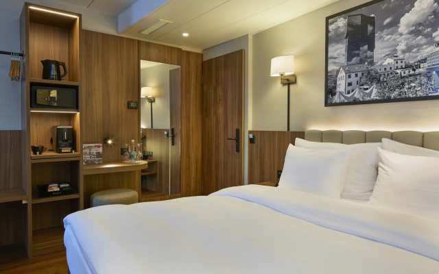 Central Plaza Hotel