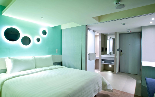 FX INN Kaohsiung Zhonghua Road Branch