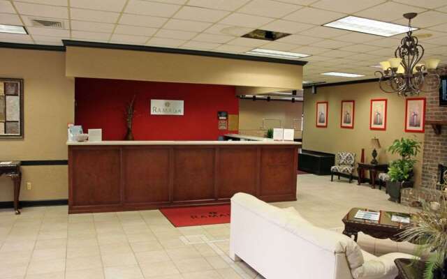 Cottonwood Suites Savannah Hotel & Conference Center