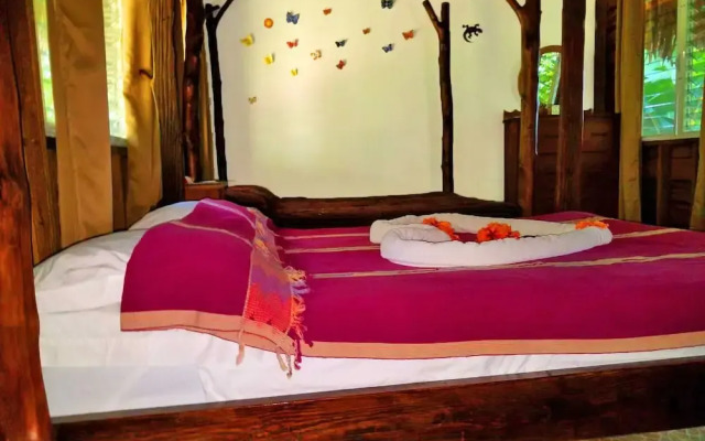 Martz Farm Treehouses & Cabanas