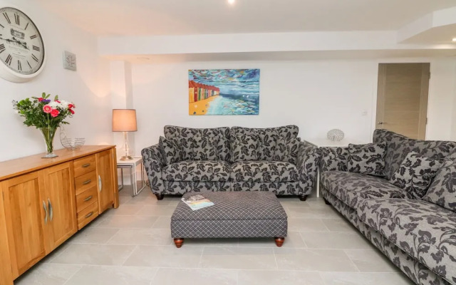 1 Arlington Villas