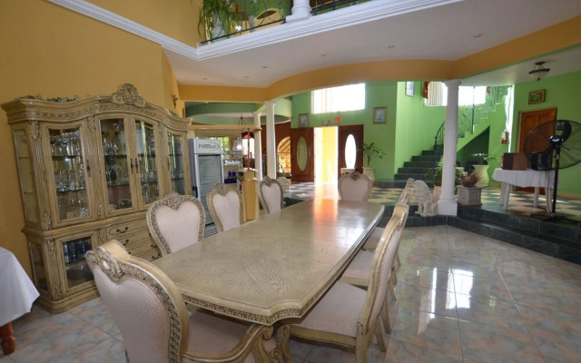 Dream Castle Villa, Montego Bay 8BR