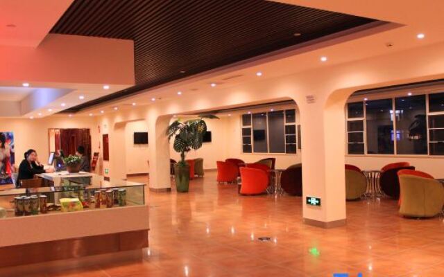 Qujing Longju Hotel (Zhanyi Passenger Terminal Branch)