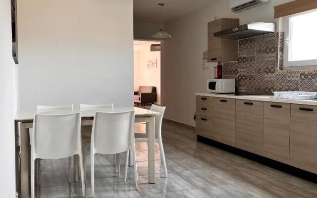 F4-1 Double room with private bathroom and balcony