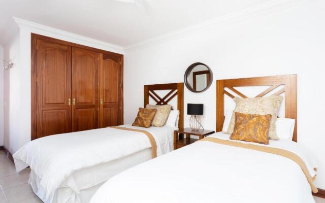 Rooms & Suites Balcony 3D