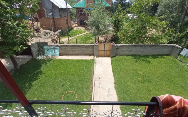 OYO Home Ummer Shafi Wani Homestay