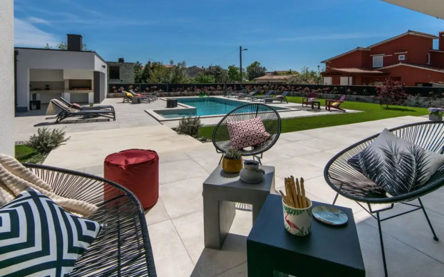 Zen Comfortable Holiday Residence