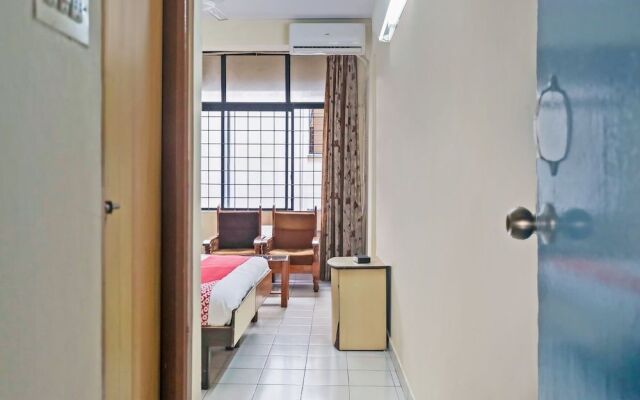 OYO 23083 Hotel Hindustan Deluxe