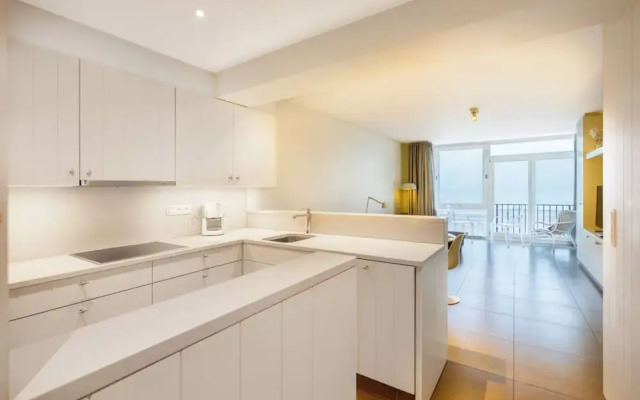 Lavish Apartment for 4 People With Seaview