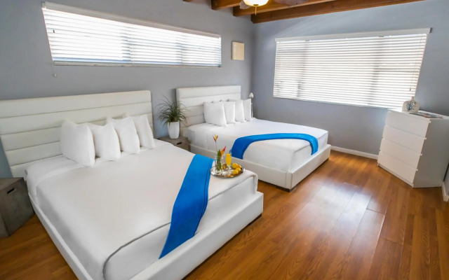 Hollywood Beach Suites