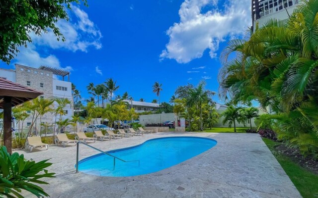 Cute Apartment Only Steps From the Beach