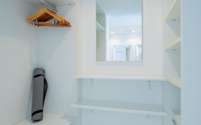w Stunning 2BR With Terrace in YOO