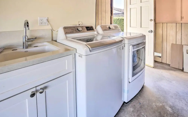 Los Angeles Suite w/ Covered Patio Area!