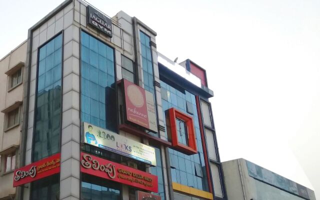 SVS Luxury Rooms by OYO Rooms