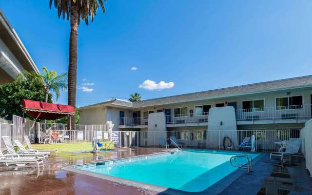 Motel 6 Redlands, CA