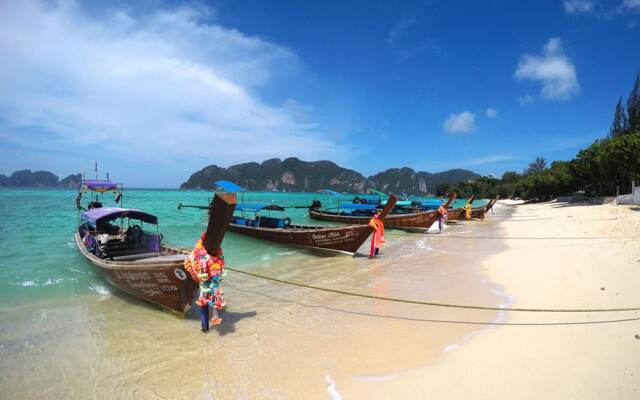 Phi Phi Long Beach Bungalow