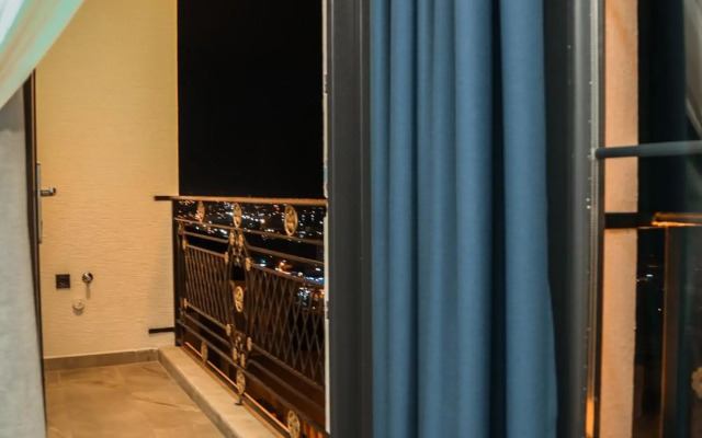 White Golden Suite Hotel