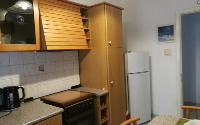 Village Corner 3 bedroom apartment with garage