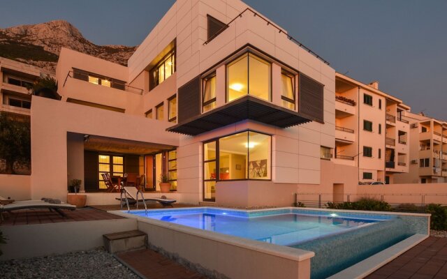 Swanky Villa in Makarska With Sauna, Jacuzzi & Mountain Views